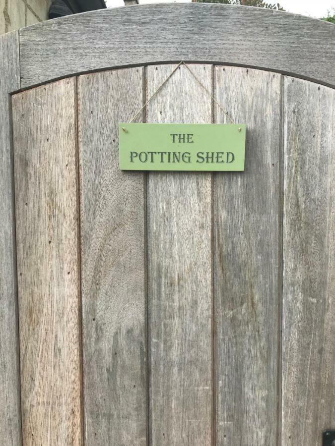 Отель The Potting Shed Бокс Экстерьер фото